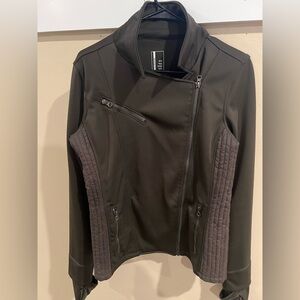 Mondetta Woman’s Asymmetrical  QuiltedActivewear Light Jacket